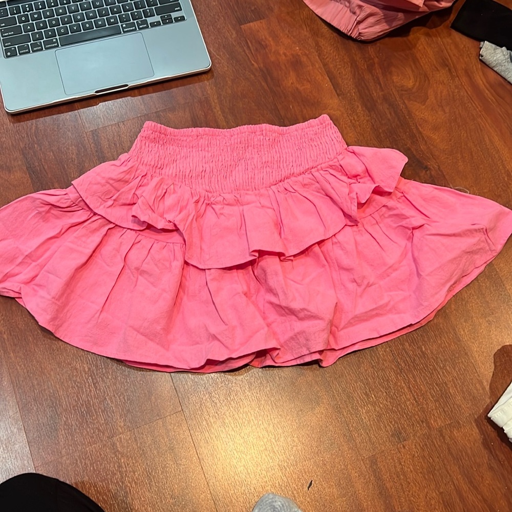 Size XS SHEIN pink ruffled flowy mini skirt - Picture 1 of 3